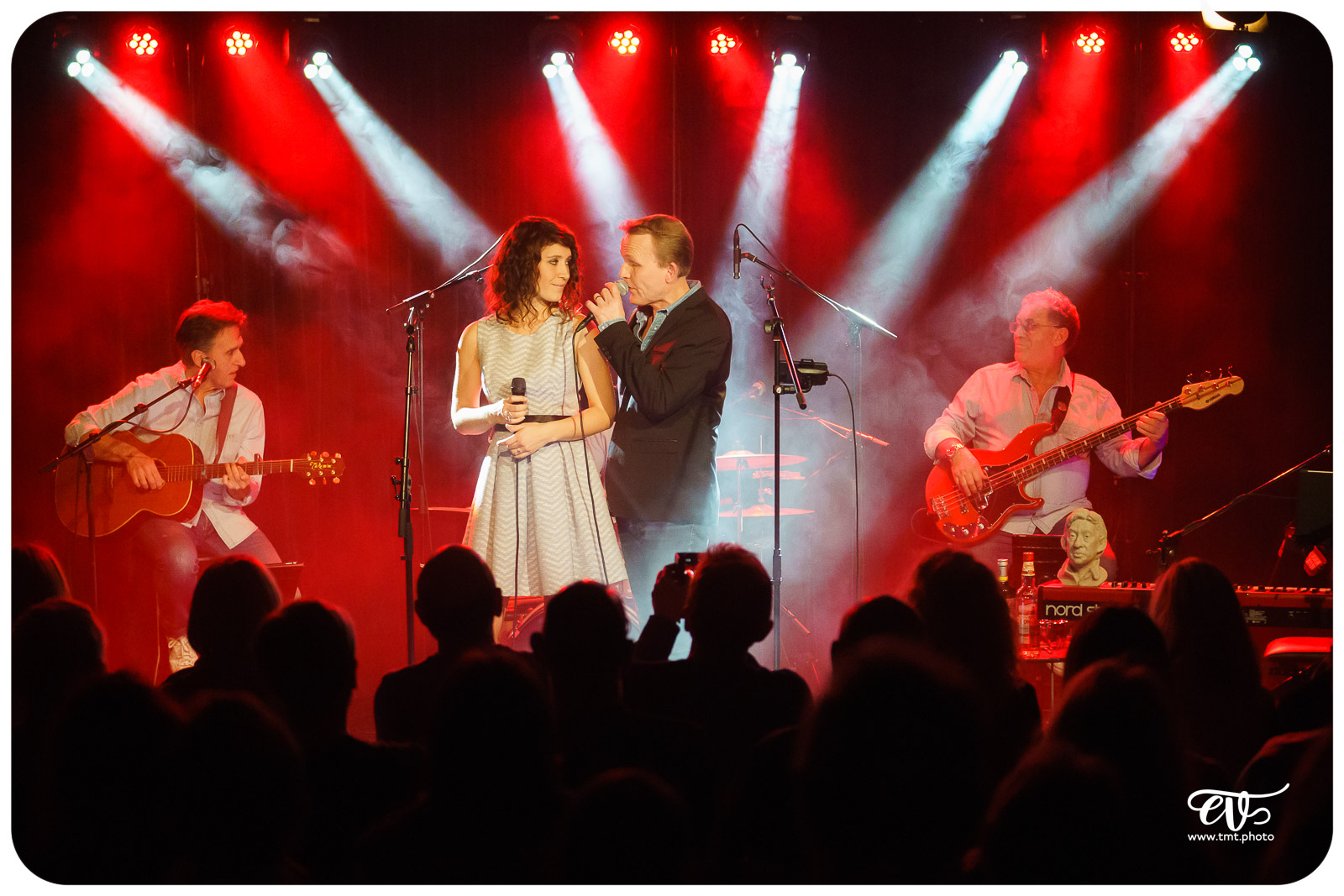 SERGE, ELEGANCE ACOUSTIQUE